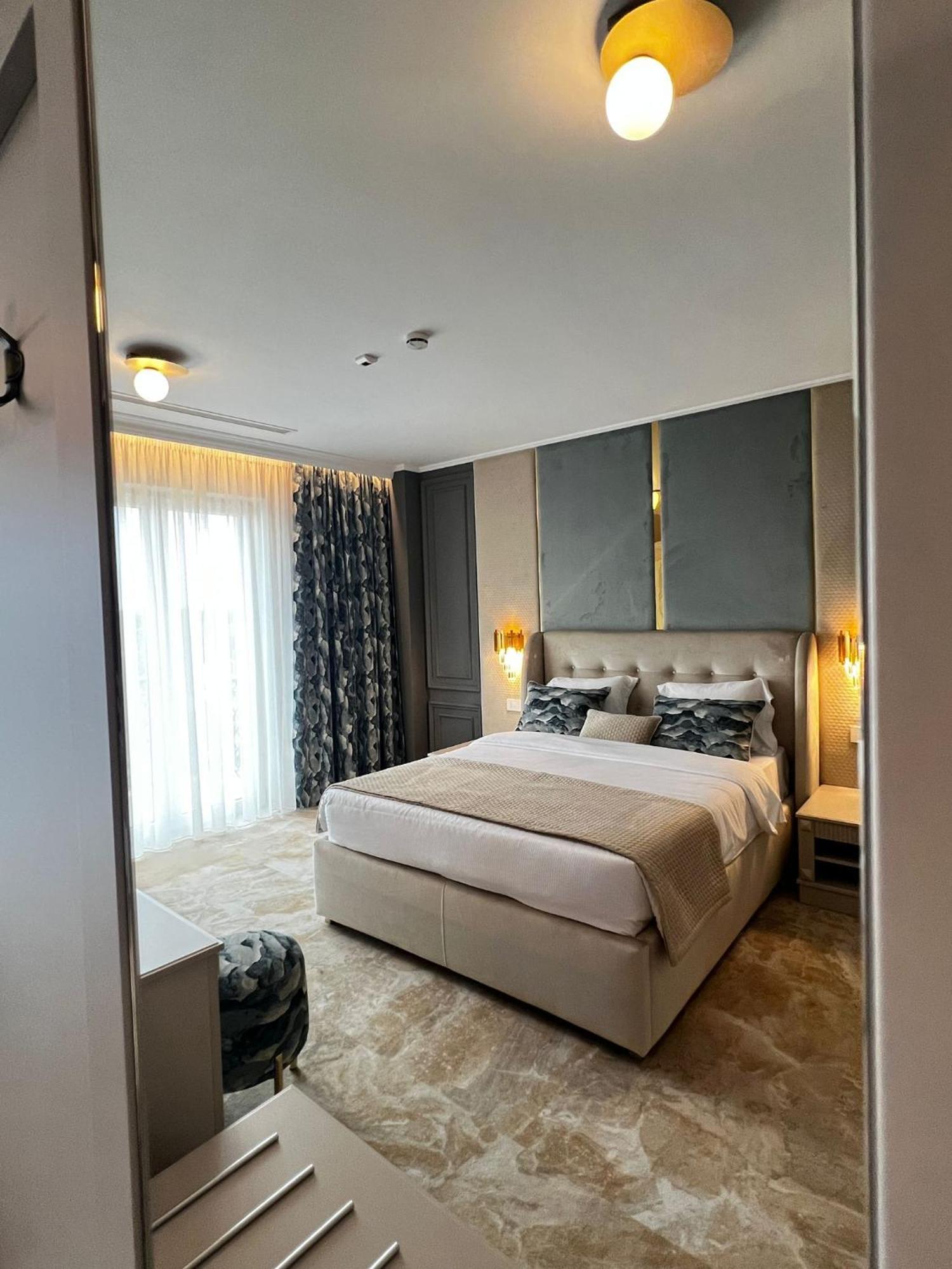 Boutique Hotel Bals Exterior photo
