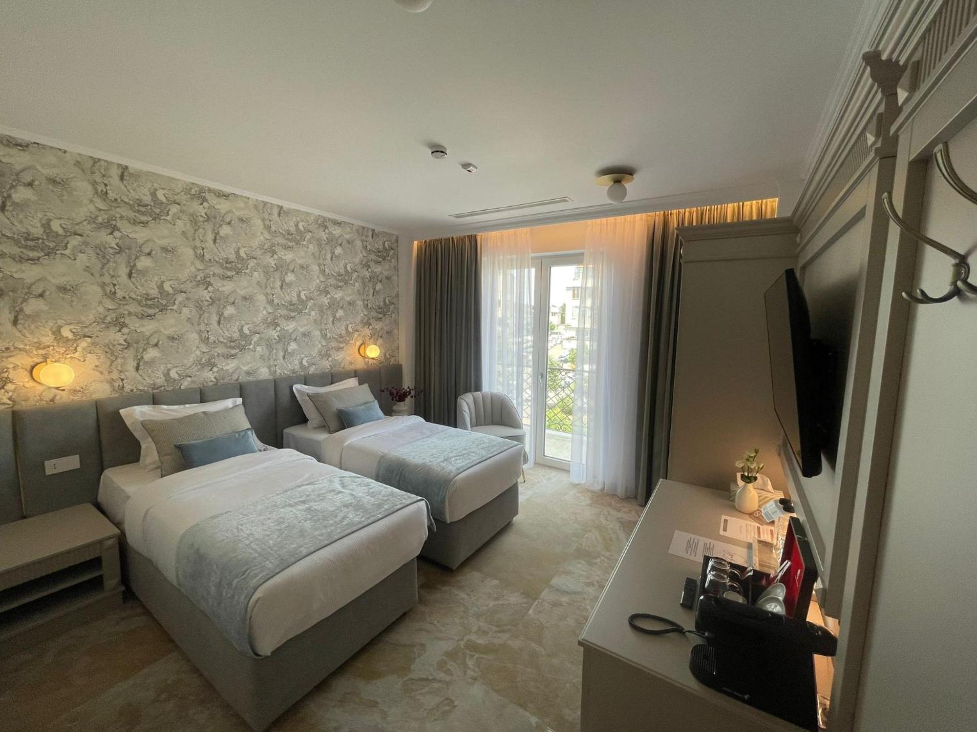 Boutique Hotel Bals Exterior photo