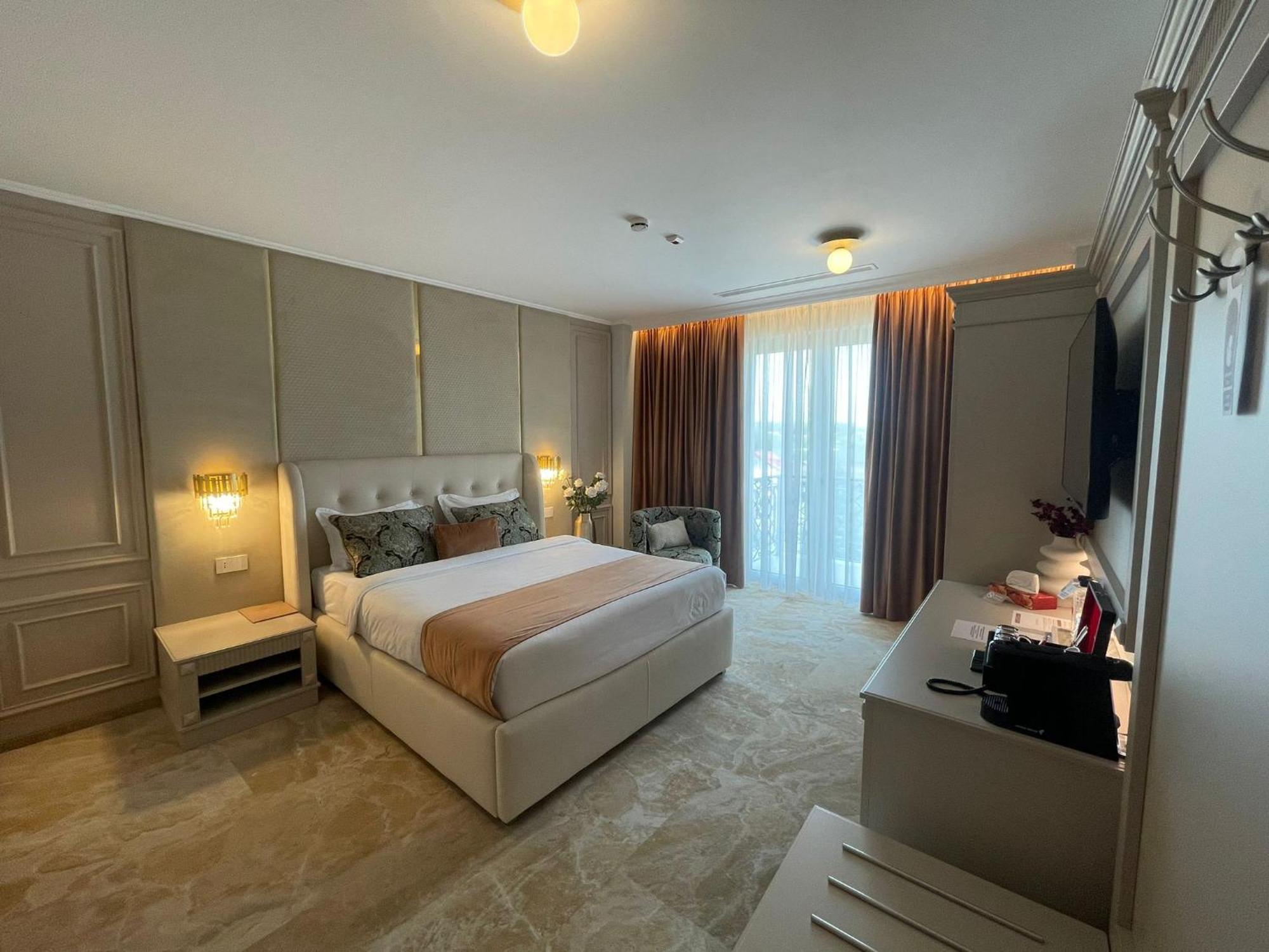 Boutique Hotel Bals Exterior photo
